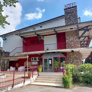 2* Hotel Logis - Et Restaurant Le Relais Des Garrigues